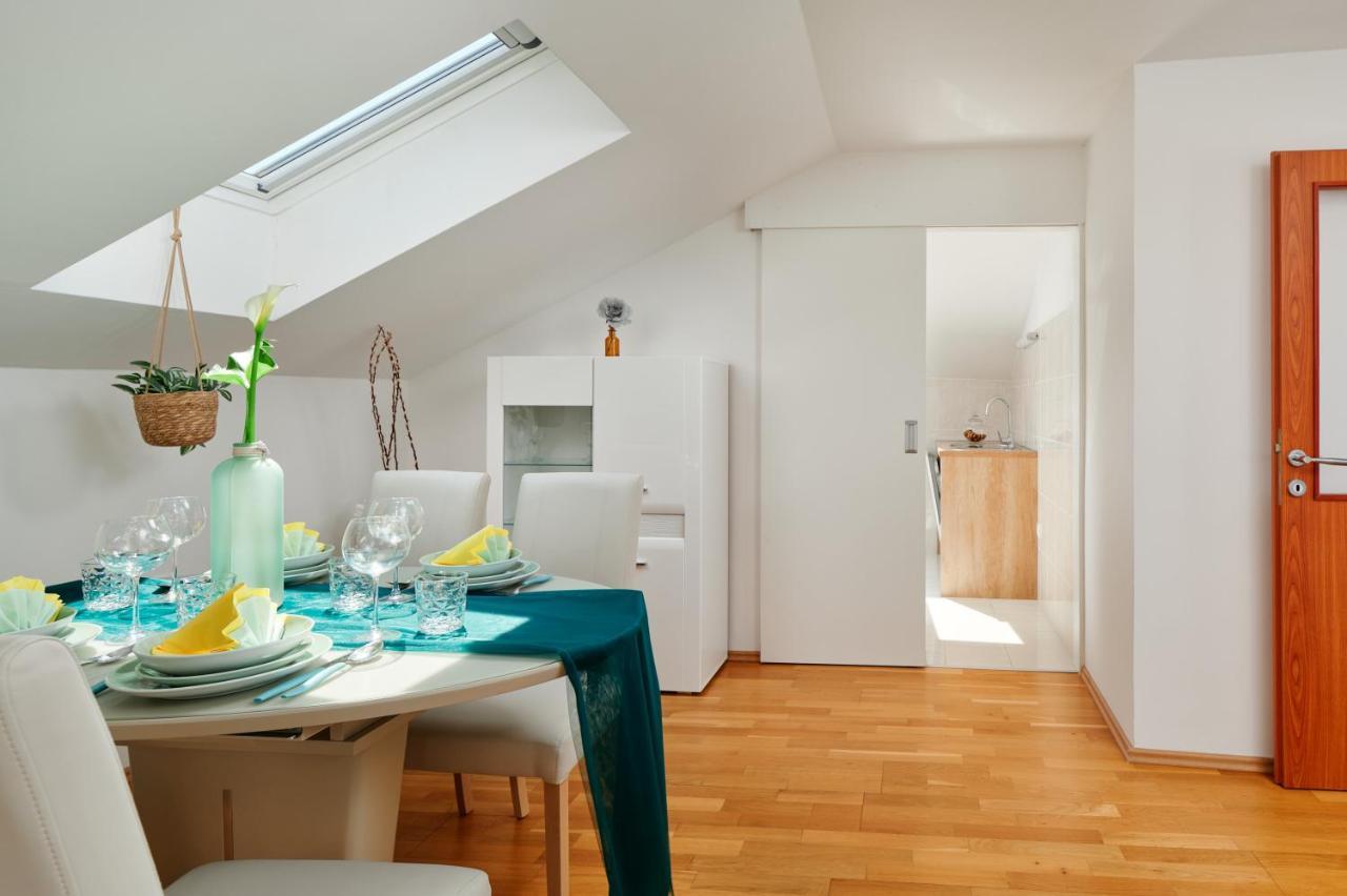 Modern & Spacious Rooftop Apartment With Natual Sunlight Split Eksteriør billede