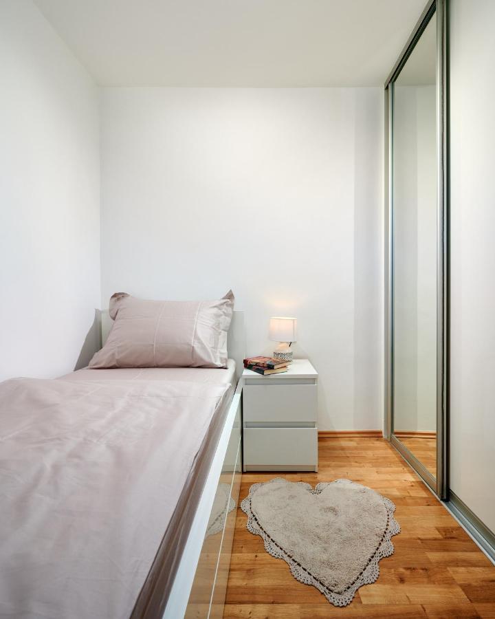 Modern & Spacious Rooftop Apartment With Natual Sunlight Split Eksteriør billede