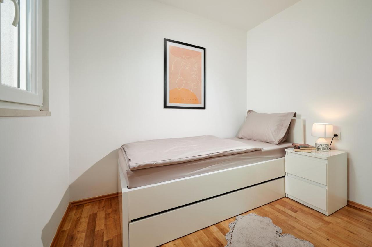 Modern & Spacious Rooftop Apartment With Natual Sunlight Split Eksteriør billede