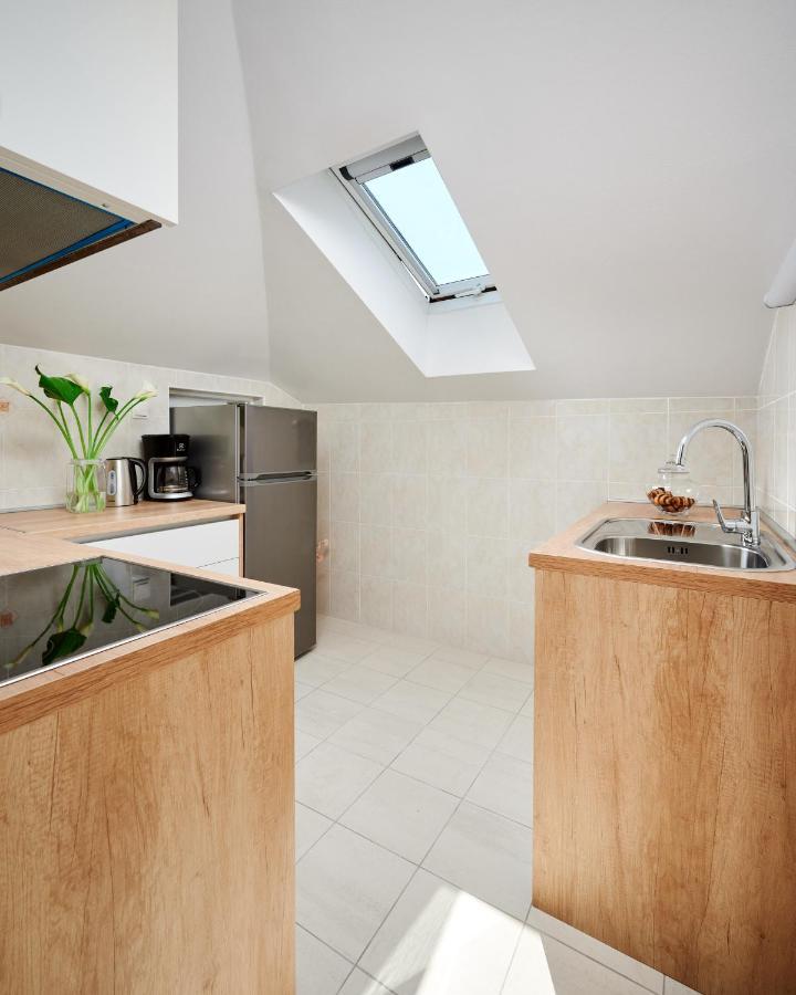 Modern & Spacious Rooftop Apartment With Natual Sunlight Split Eksteriør billede