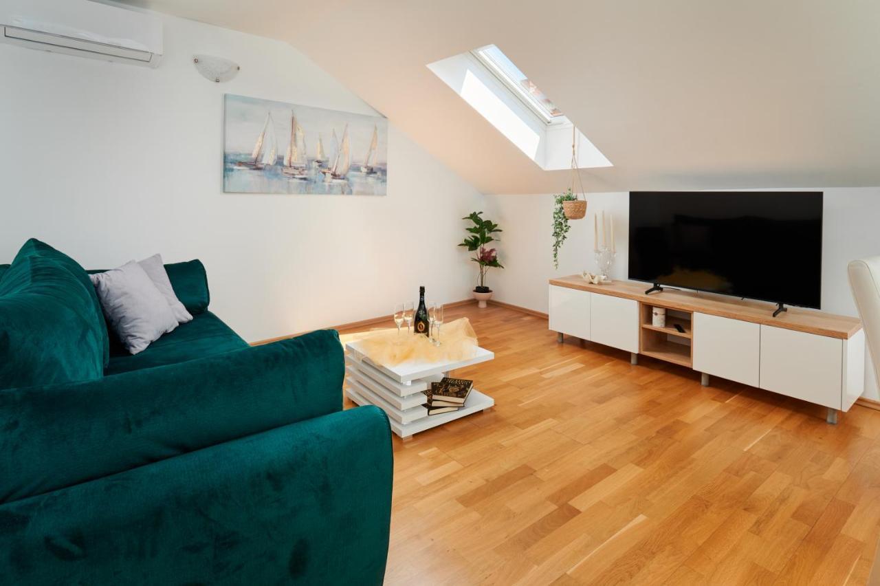 Modern & Spacious Rooftop Apartment With Natual Sunlight Split Eksteriør billede