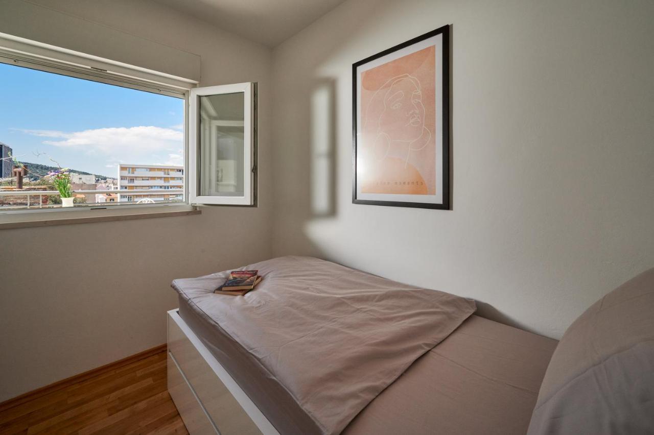 Modern & Spacious Rooftop Apartment With Natual Sunlight Split Eksteriør billede