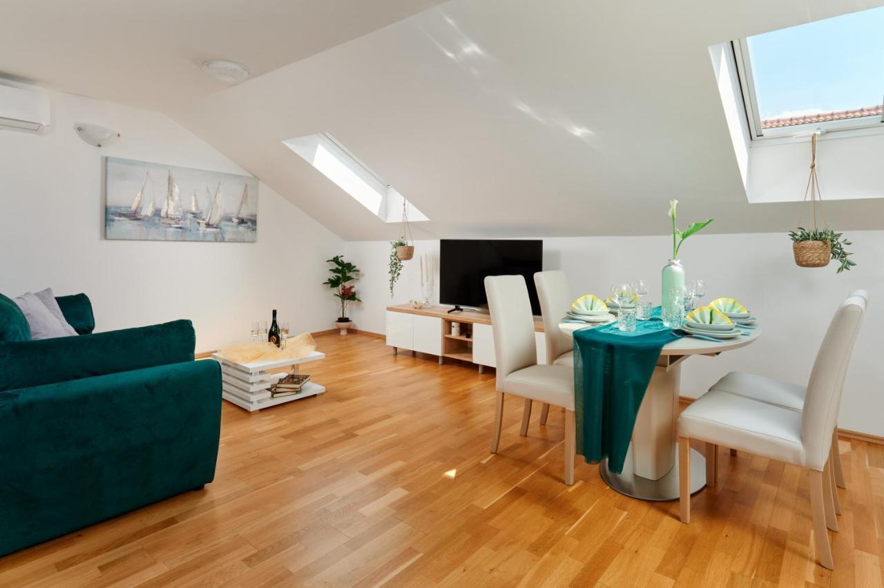 Modern & Spacious Rooftop Apartment With Natual Sunlight Split Eksteriør billede