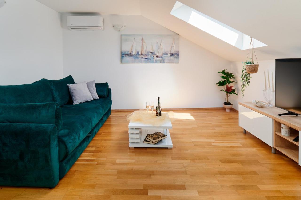 Modern & Spacious Rooftop Apartment With Natual Sunlight Split Eksteriør billede