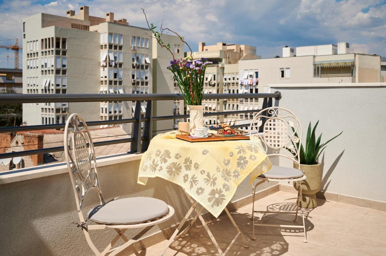 Modern & Spacious Rooftop Apartment With Natual Sunlight Split Eksteriør billede